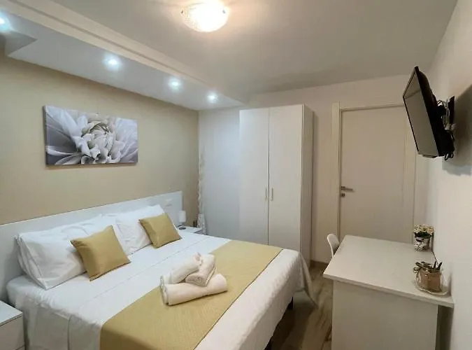 Arcobaleno 招待所 3*